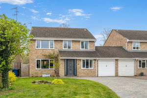 Gauntlets Close Bloxham